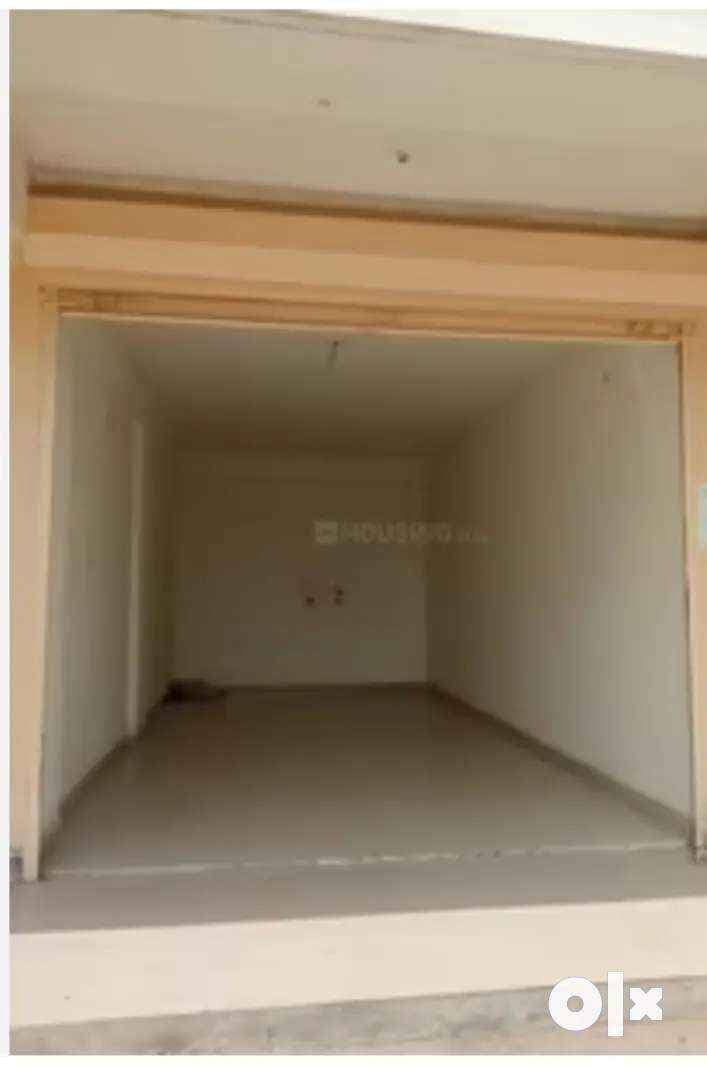 Shop/Showroom for rent