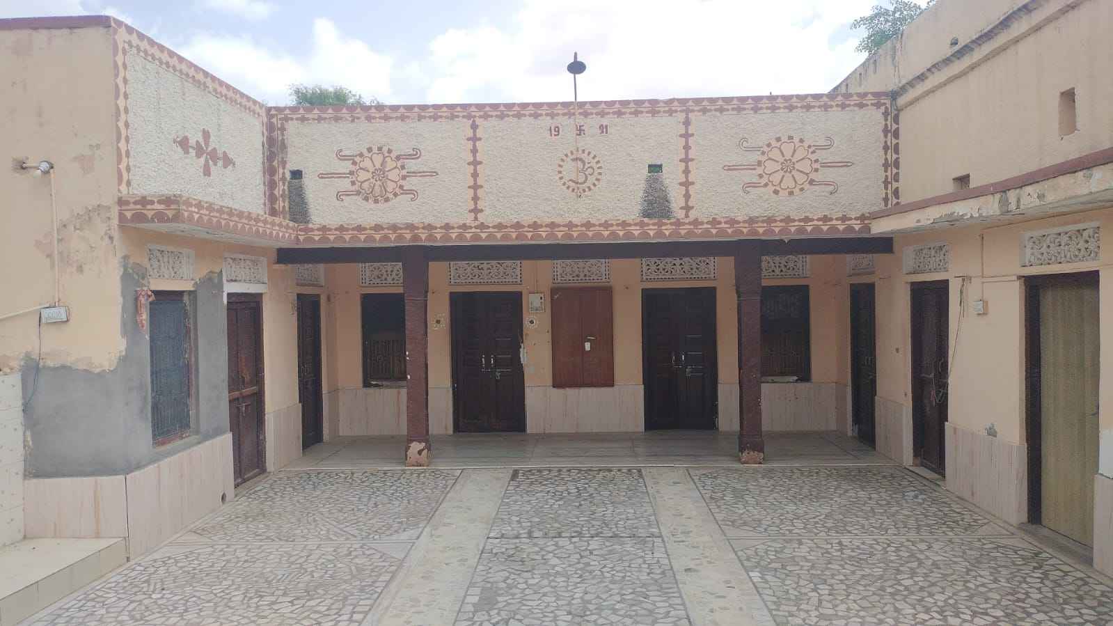 4+ BHK Entire Home for rent to Family