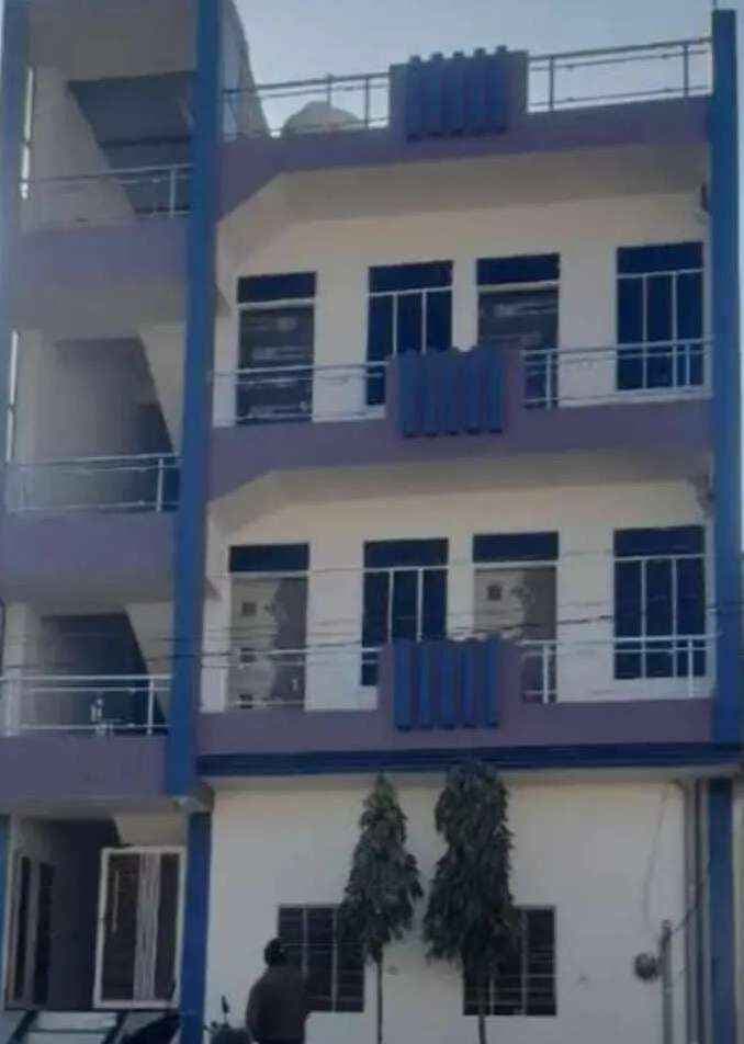 2 BHK Apartment for rent to Family, Girl