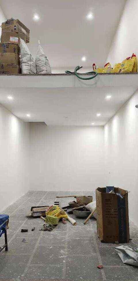 Shop/Showroom for rent