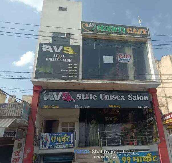 Shop/Showroom for rent