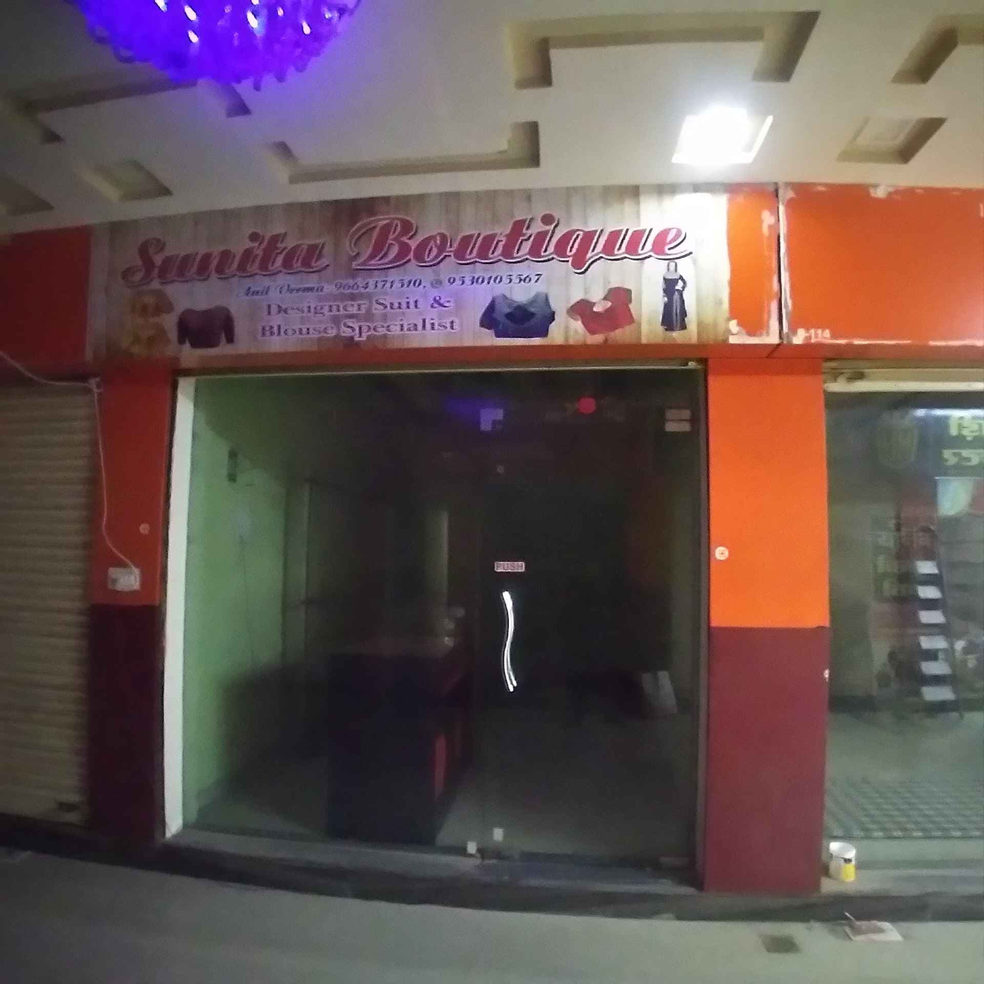 Shop/Showroom for rent