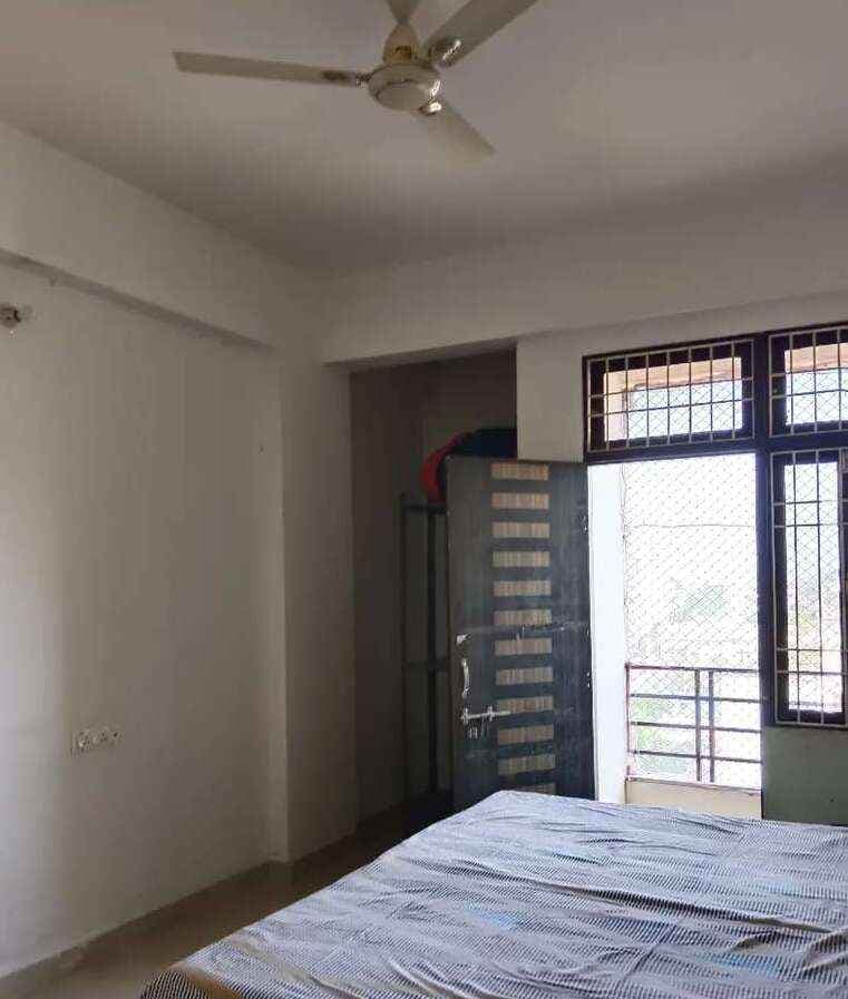 Single Room/Studio House/Villa for rent to Girl