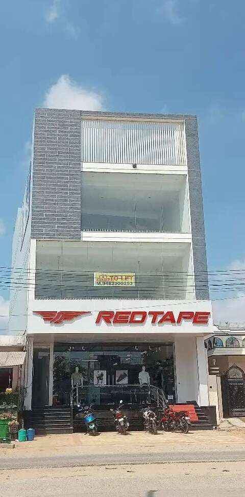 Shop/Showroom for rent