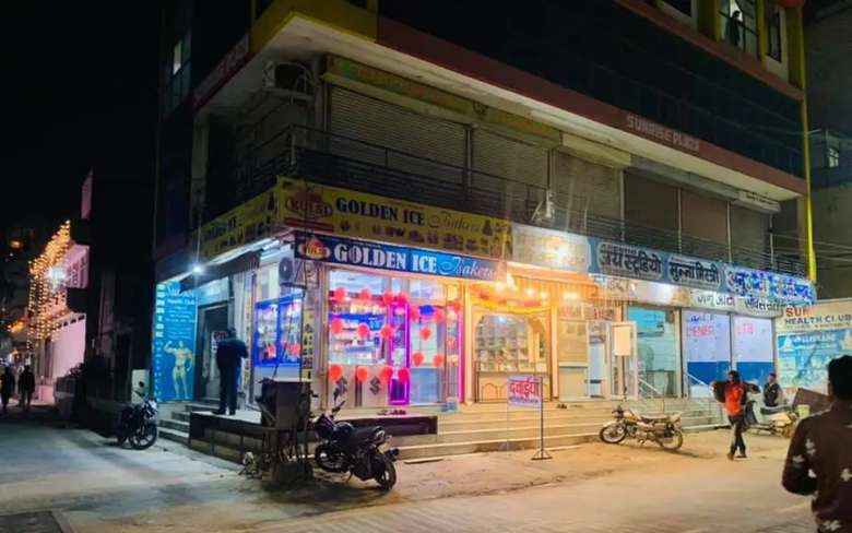 Shop/Showroom for rent