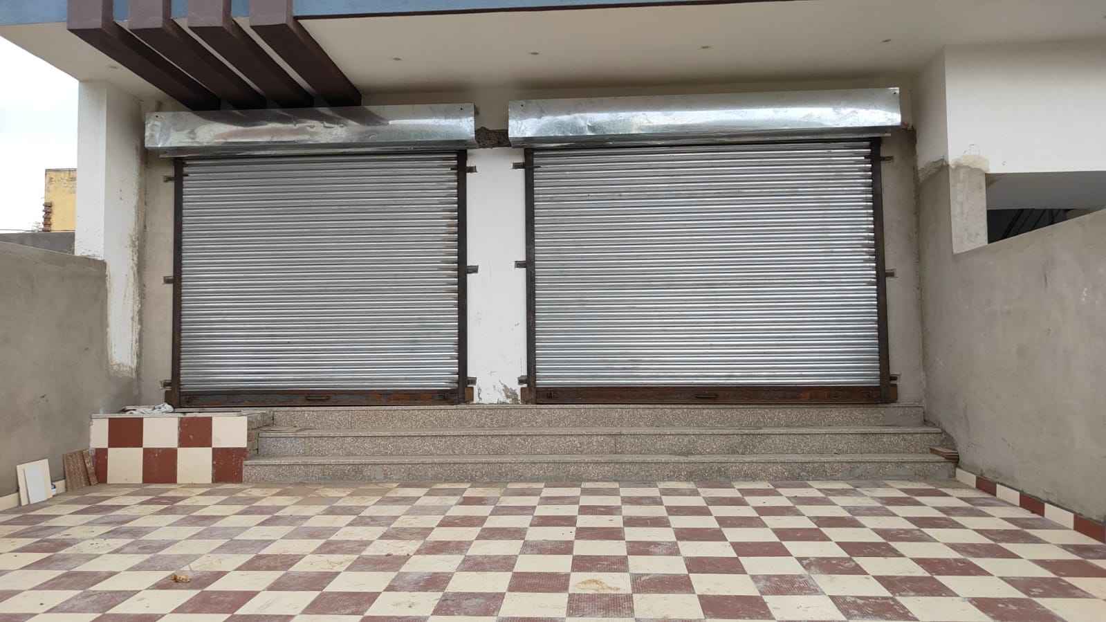 Shop/Showroom for rent