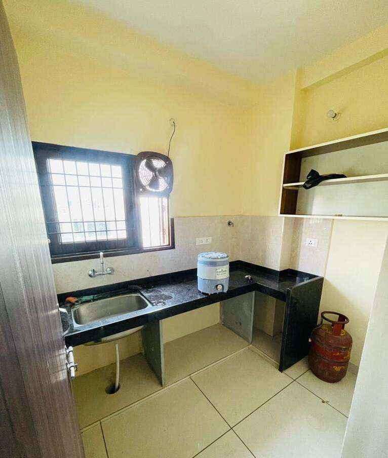 2 BHK Apartment for rent to Girls, Family, Students