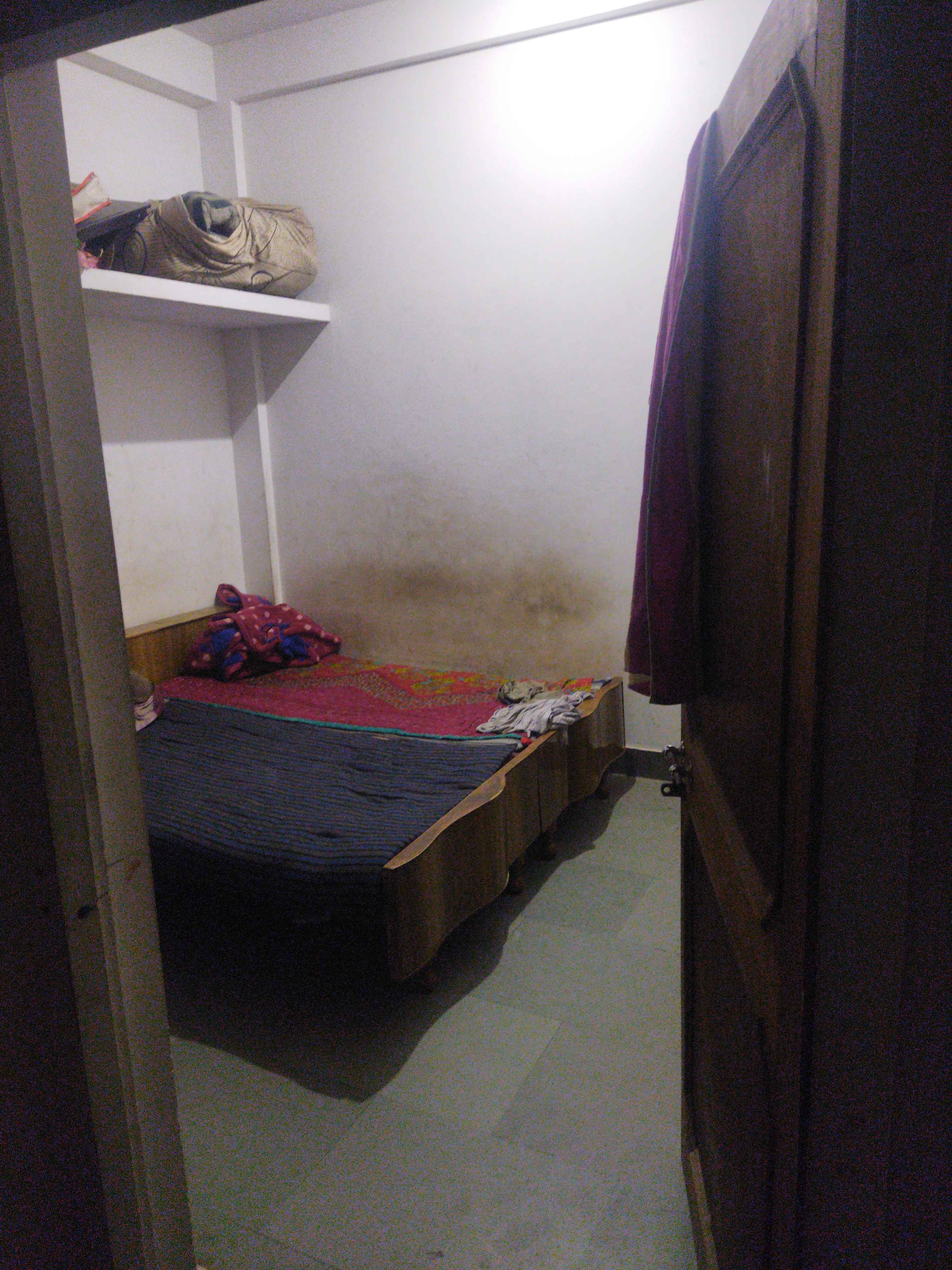 Single Room/Studio Apartment for rent to Boys