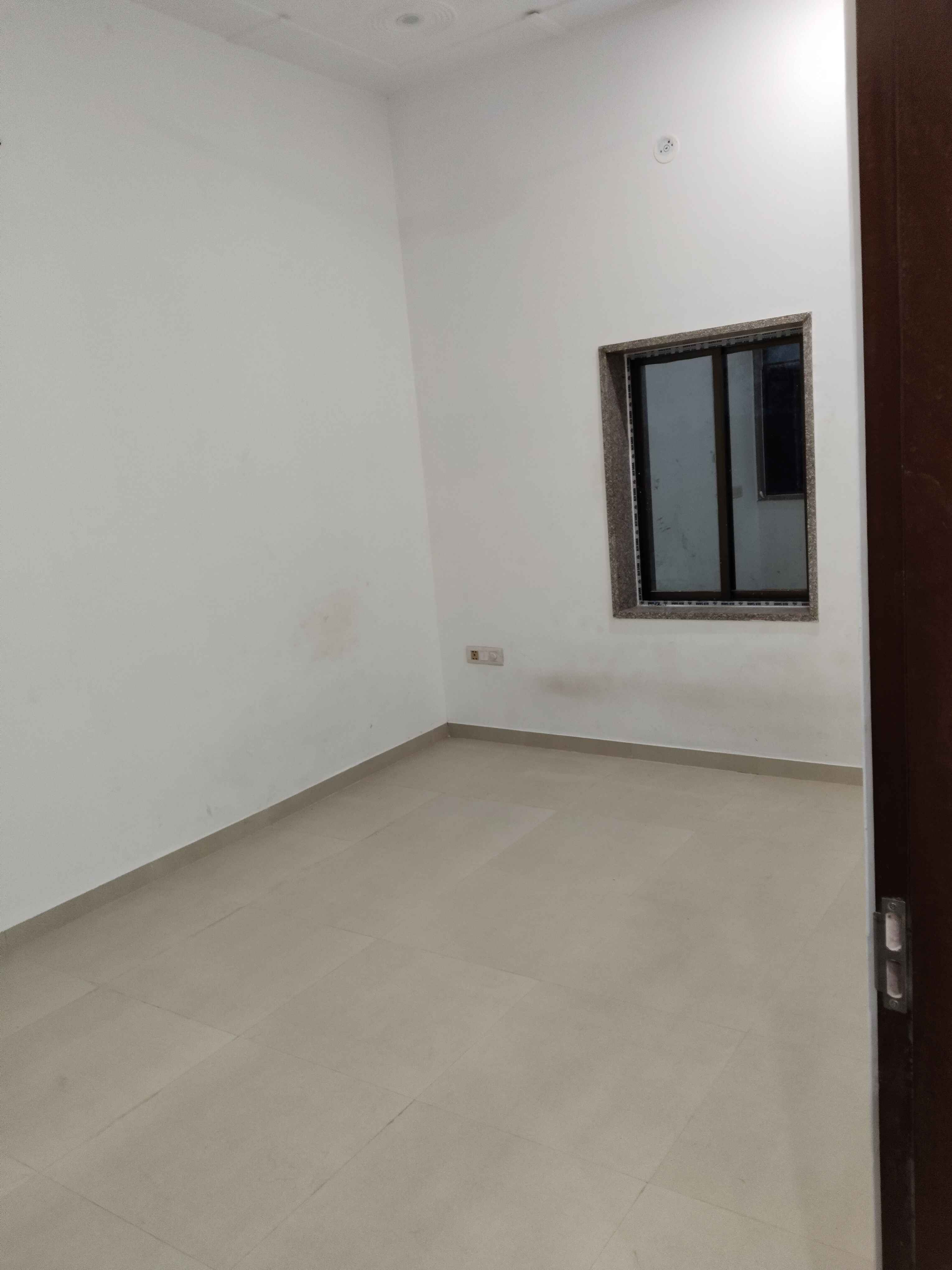 Single Room/Studio House/Villa for rent to Family