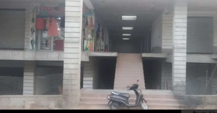 Shop/Showroom for Sell