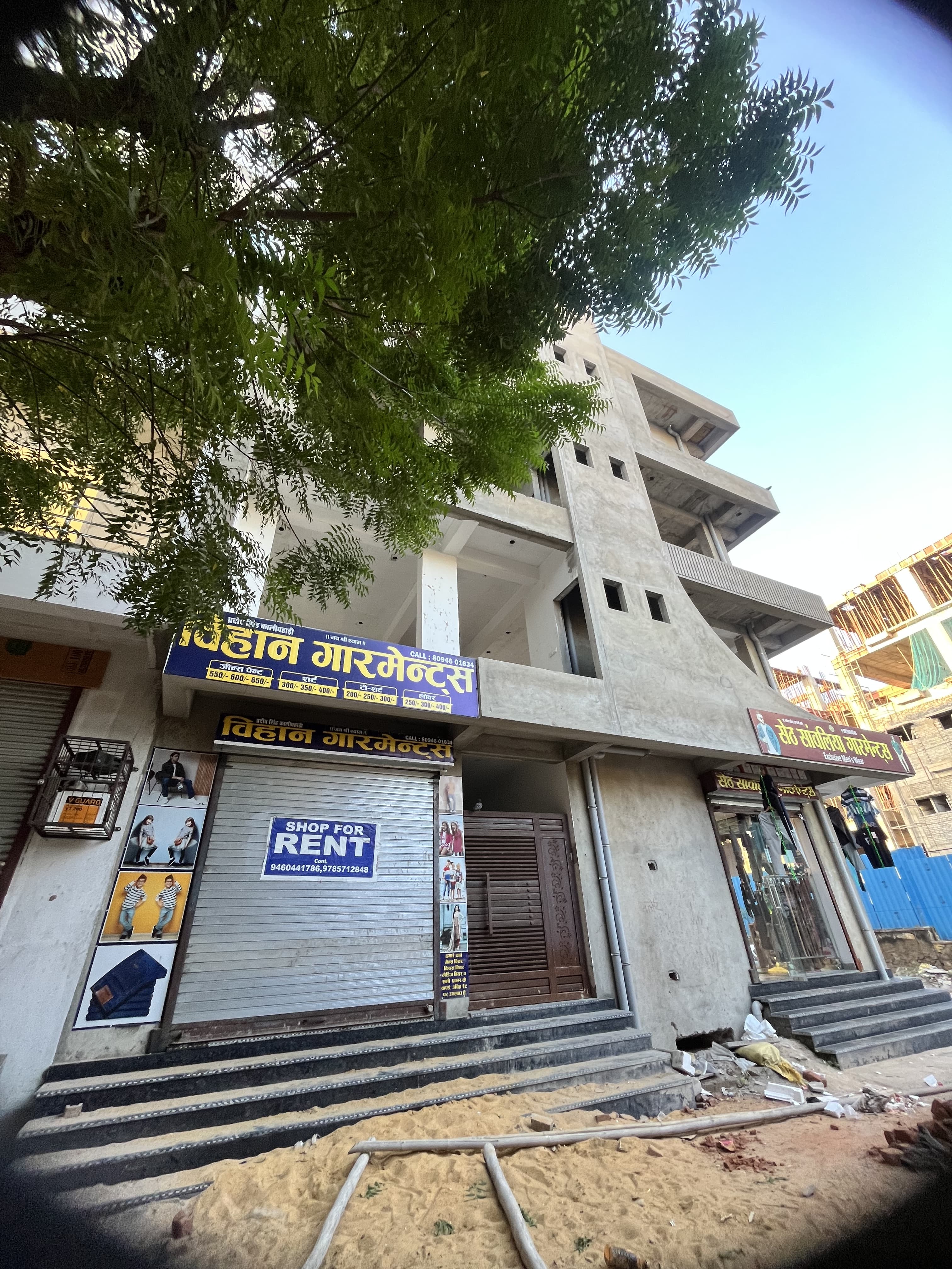 Shop/Showroom for rent