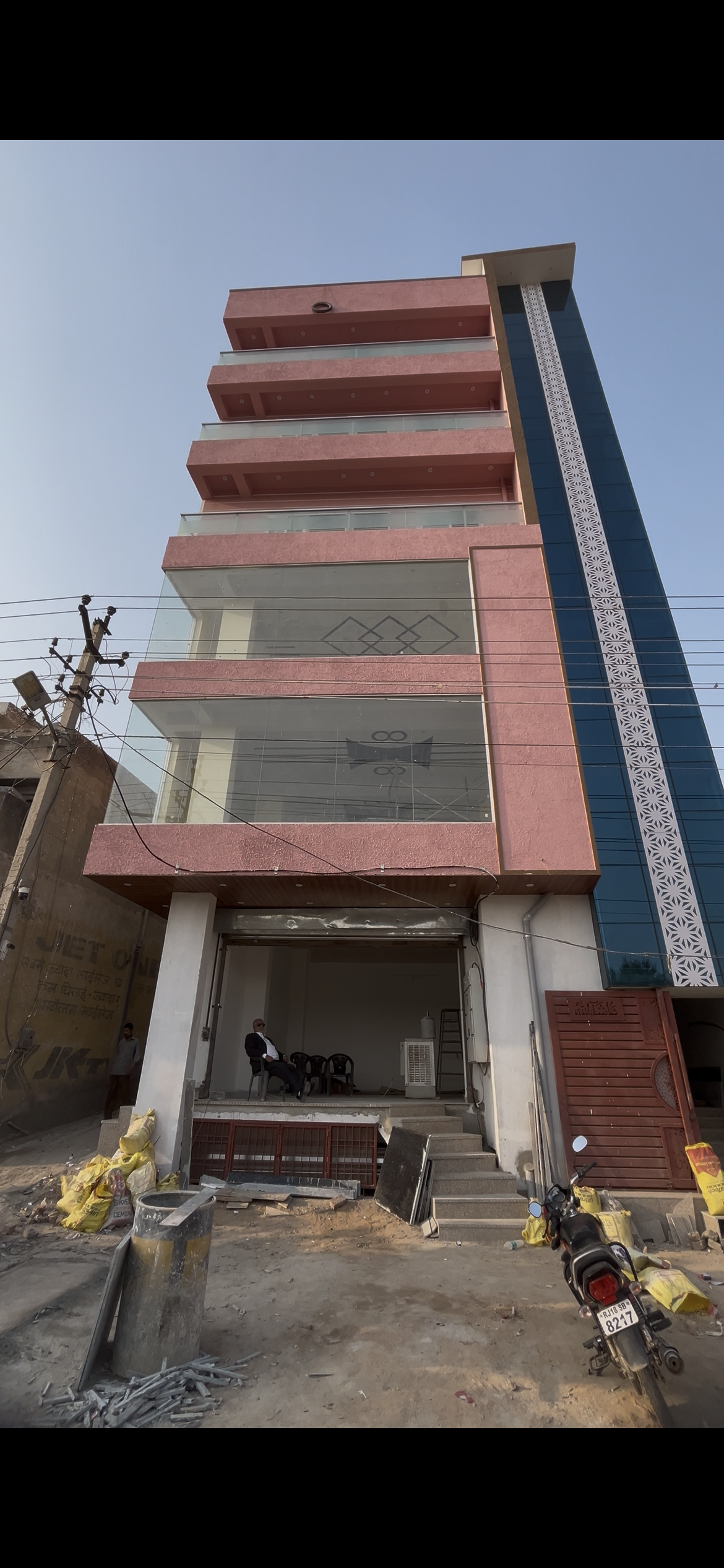 Shop/Showroom for rent