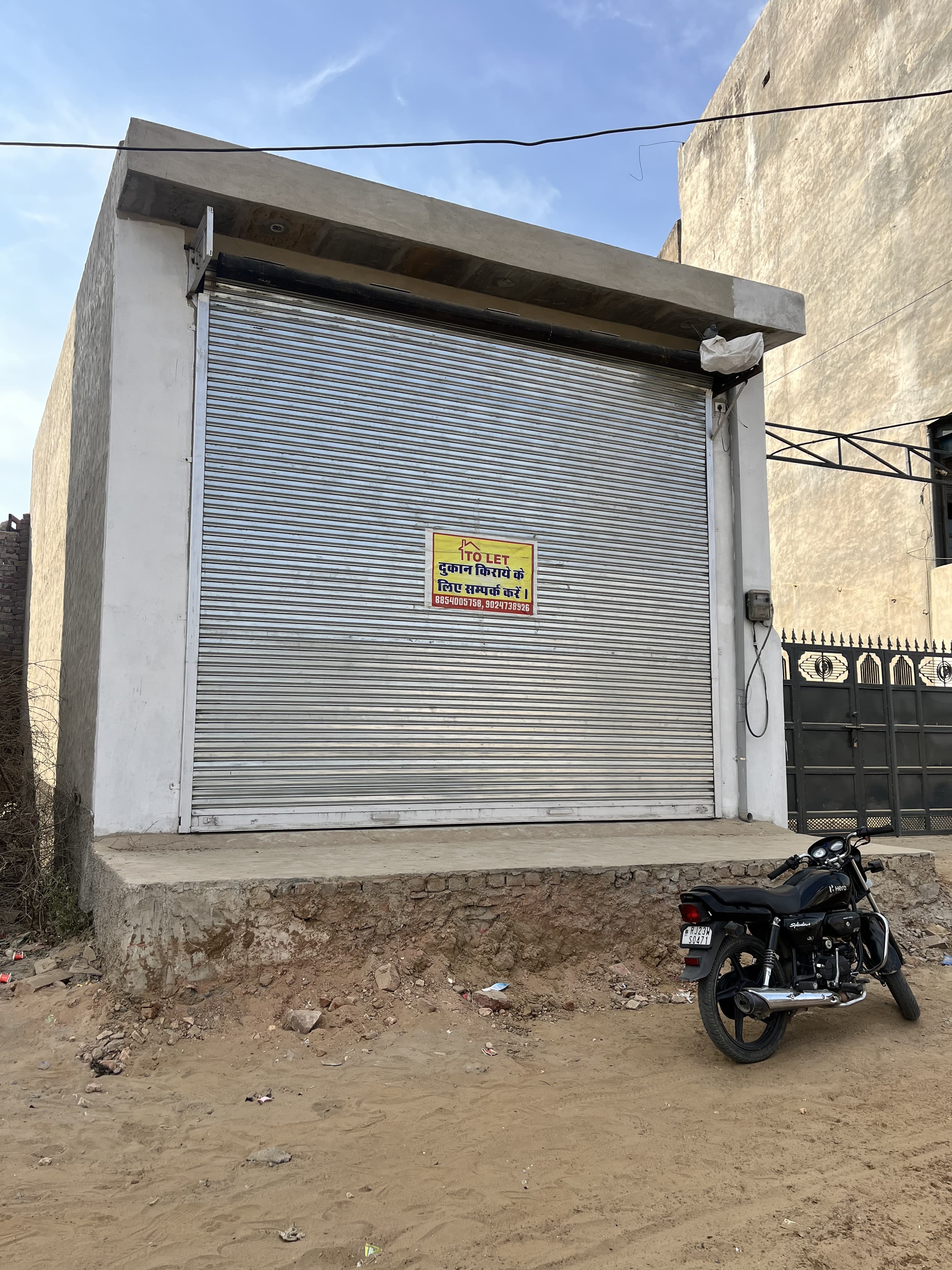 Shop/Showroom for rent