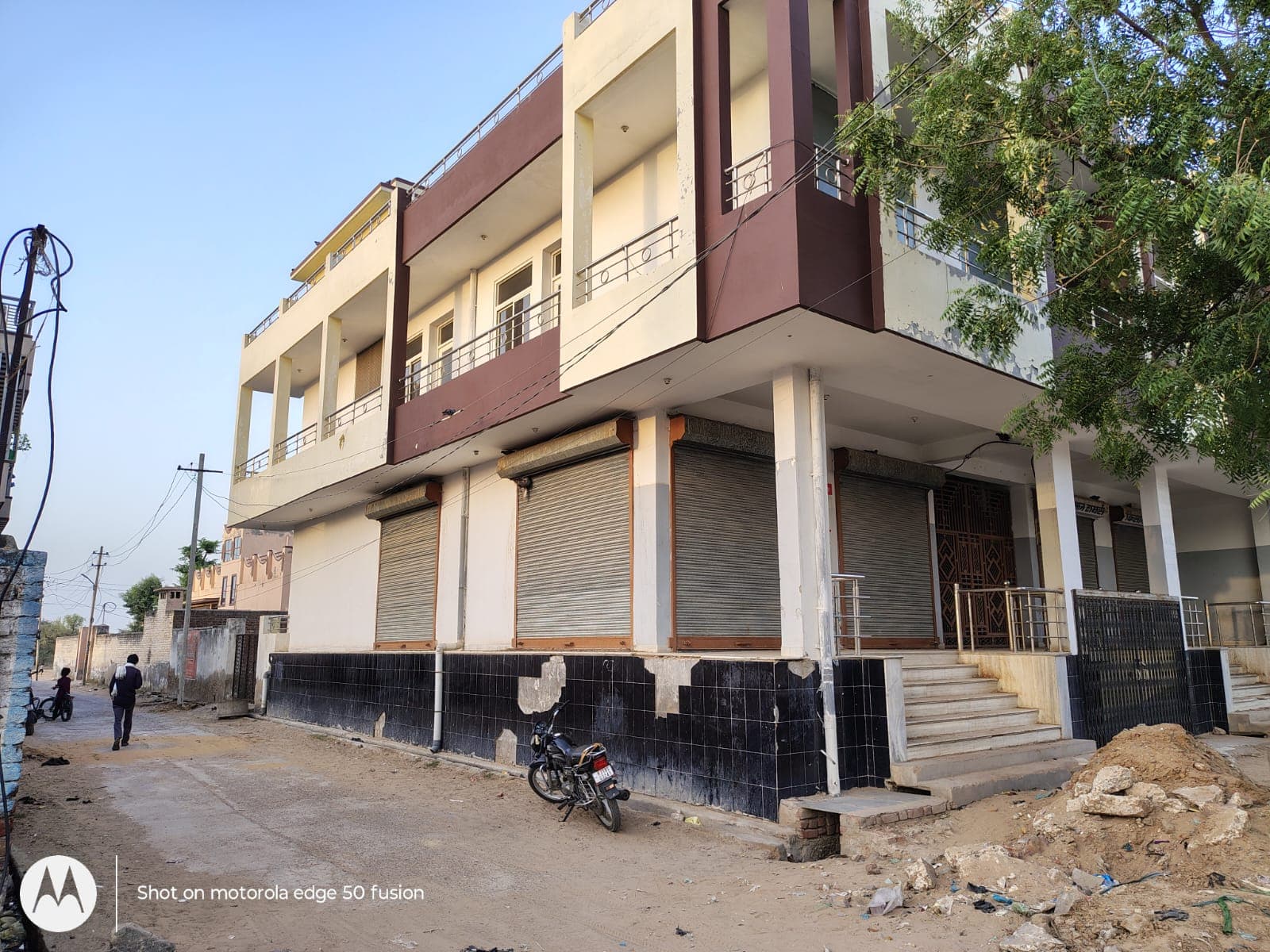 Shop/Showroom for rent