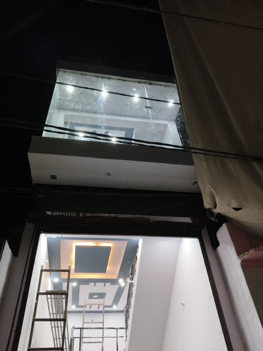 Shop/Showroom for rent