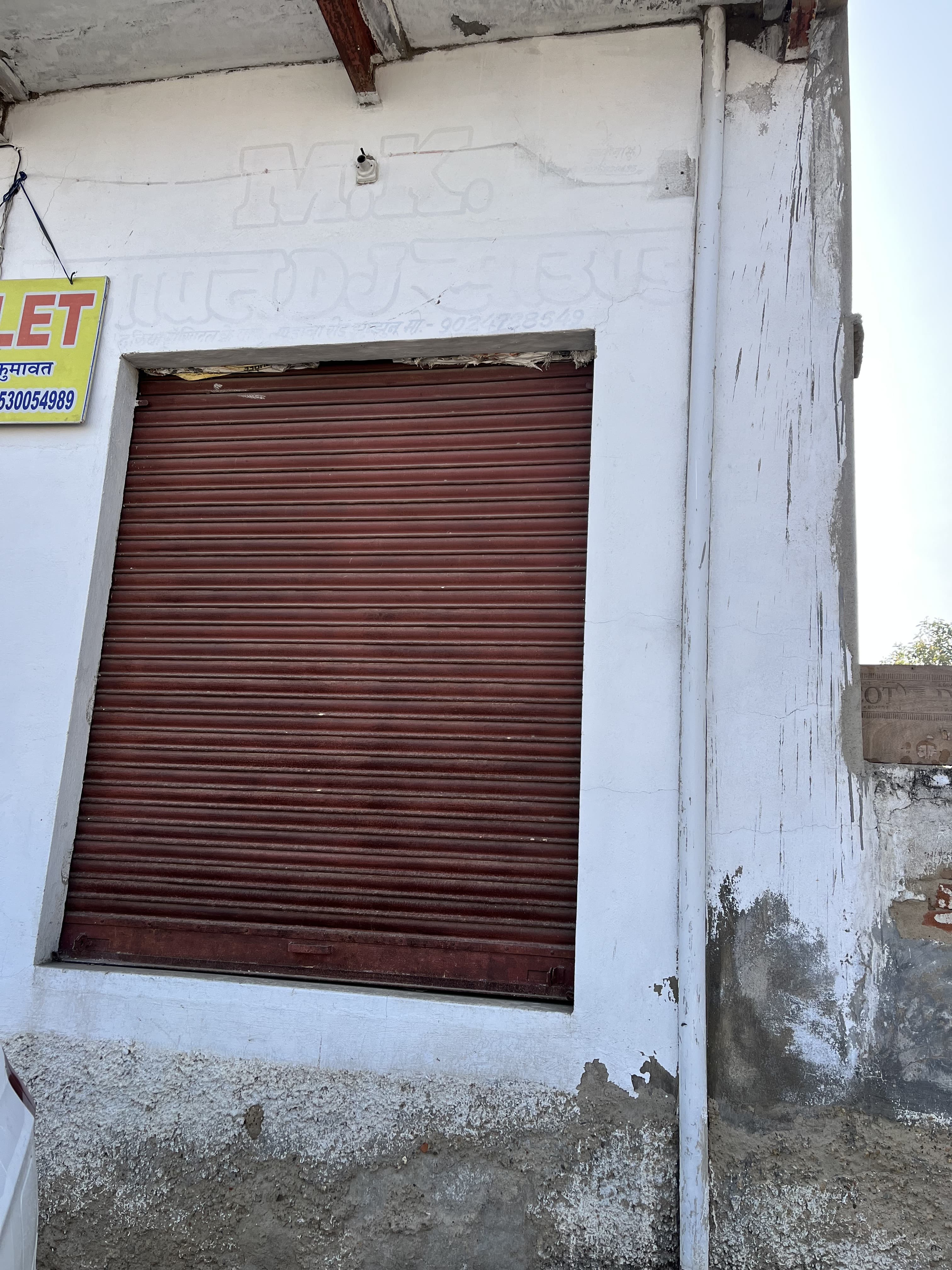 Shop/Showroom for rent