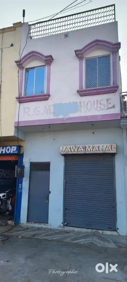 Shop/Showroom for sale