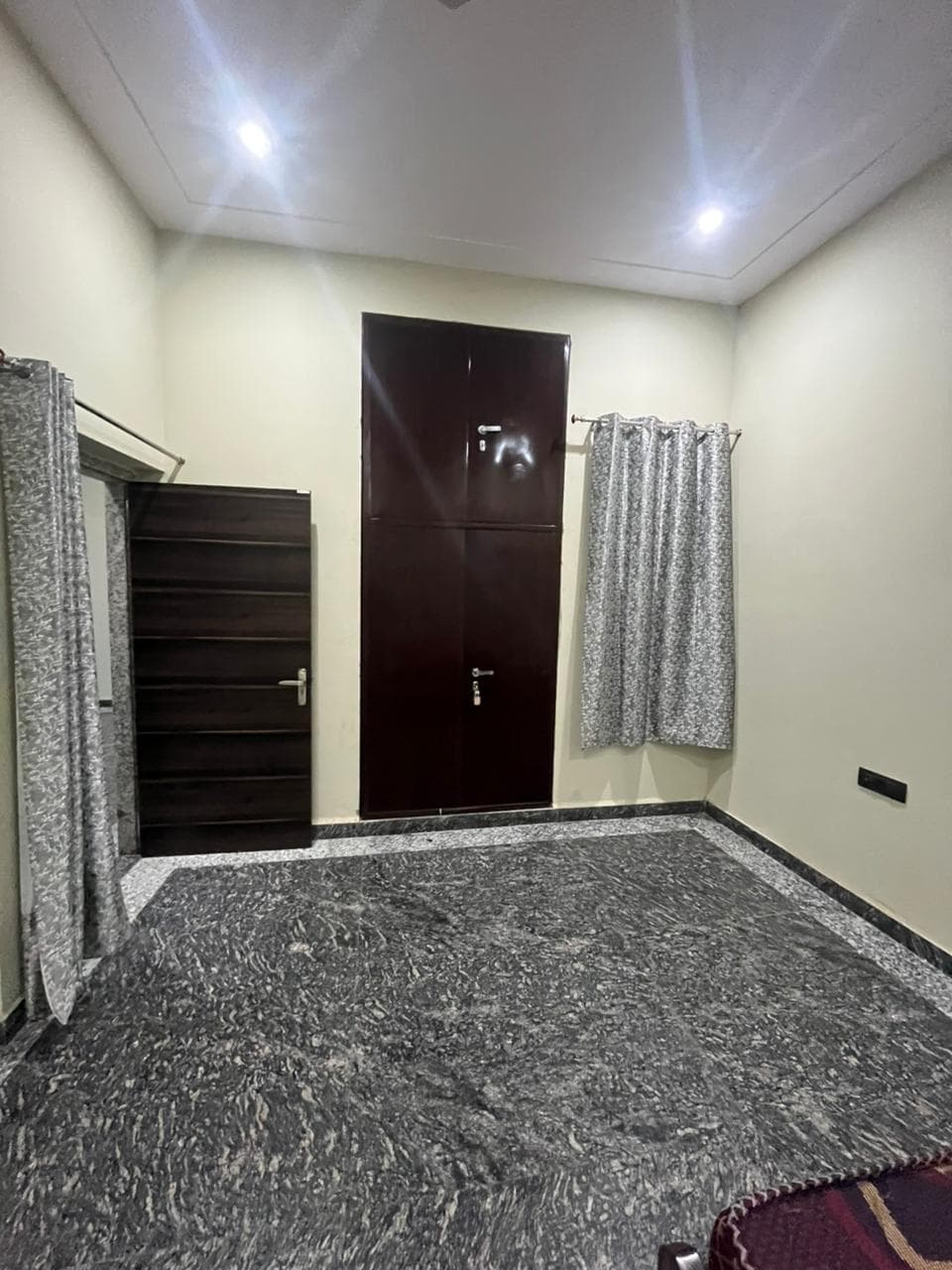 2 BHK Apartment for rent to Girls, Family, Students, Employee, Sibling
