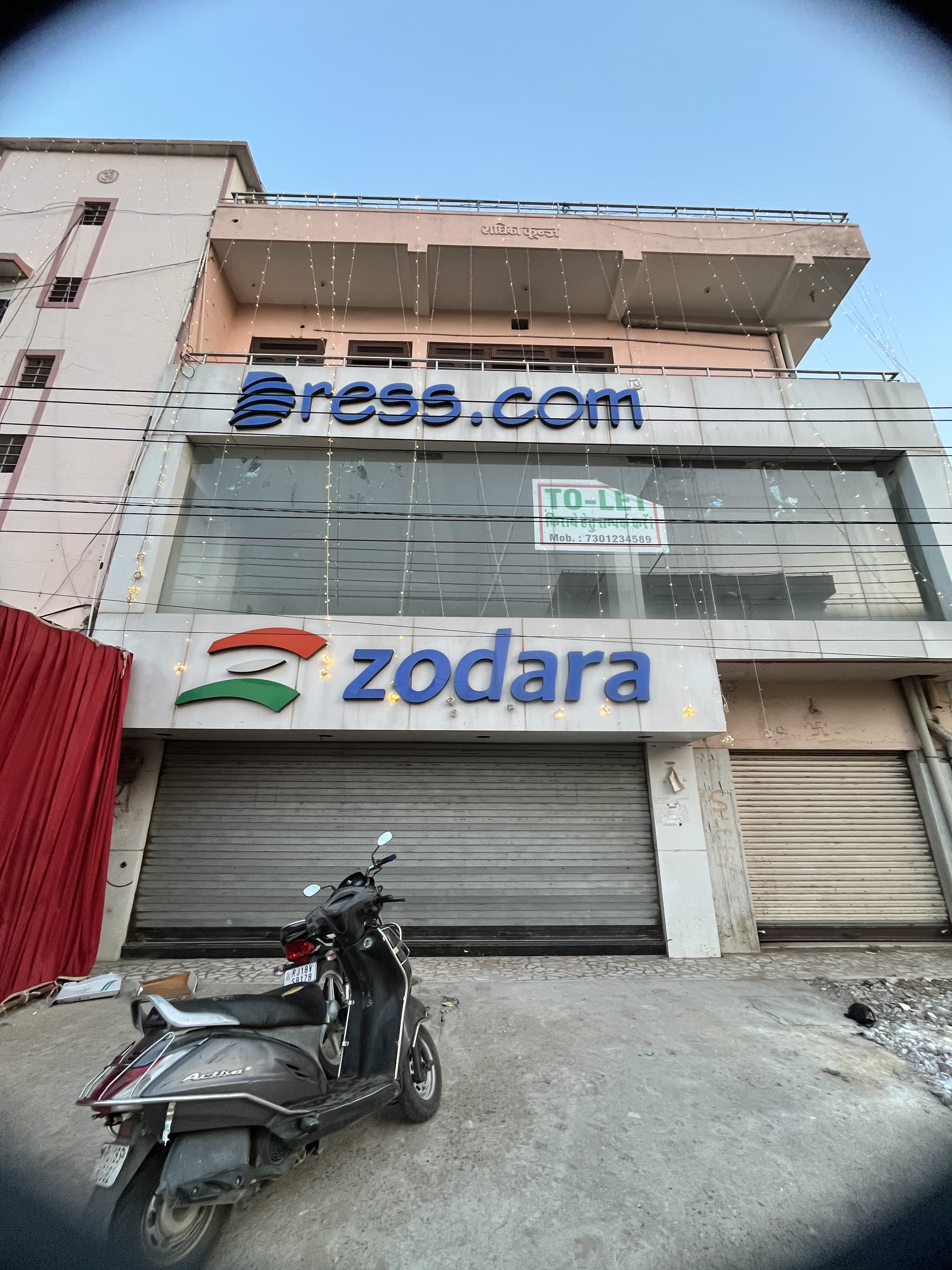 Shop/Showroom for rent