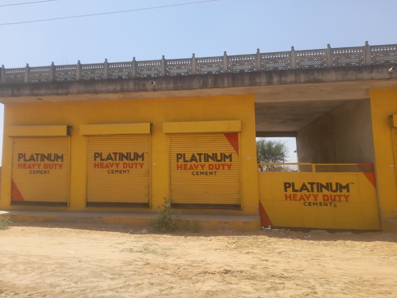 Shop/Showroom for rent