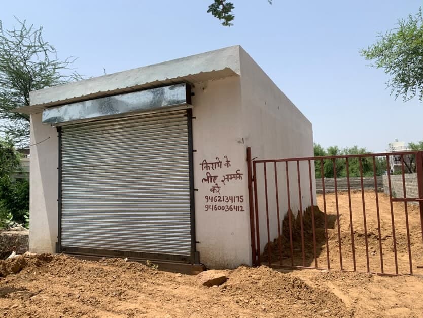 Shop/Showroom for rent