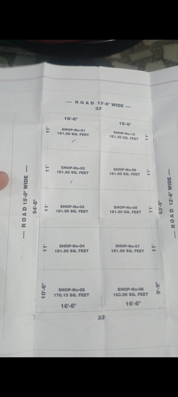 कॉर्नर की दो दुकानों के जोड़े की जमीन