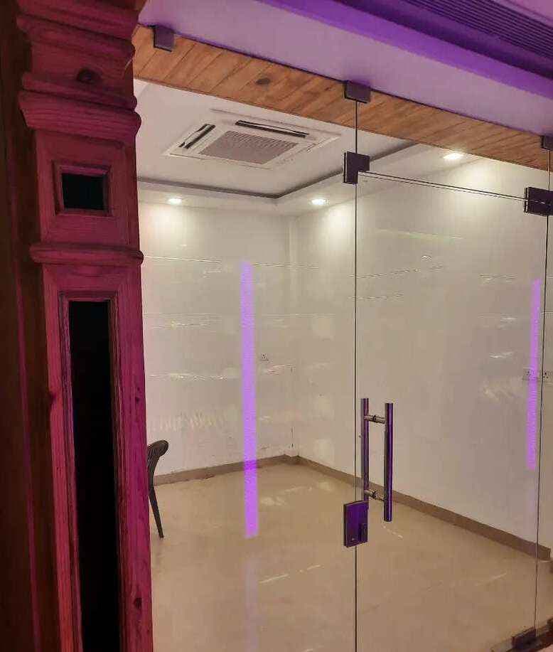 Shop/Showroom for rent