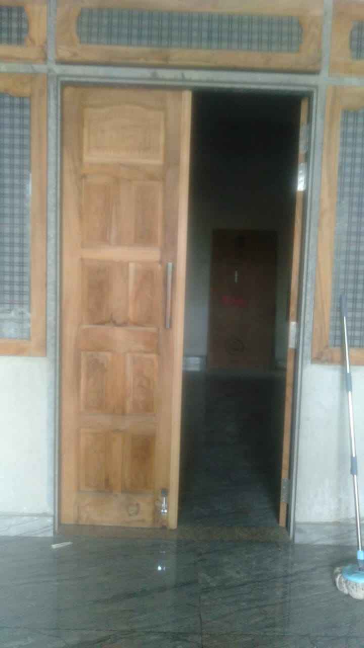 Single Room/Studio House/Villa for rent to Boys