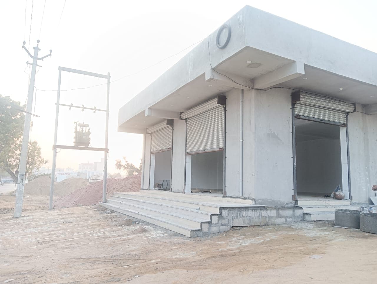 Shop/Showroom for rent